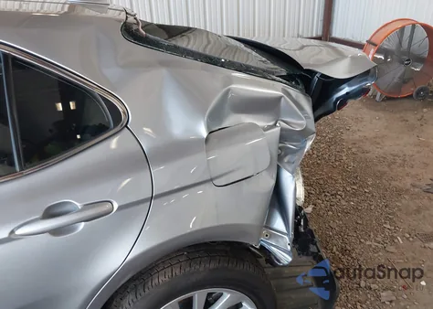 2024 Toyota Camry Le z USA, uszkodzony, nr VIN 4T1R11AK5RU905331